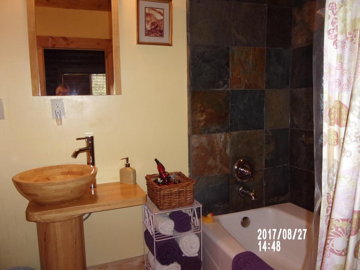 The Cub Inn B&B Гроувланд Екстериор снимка